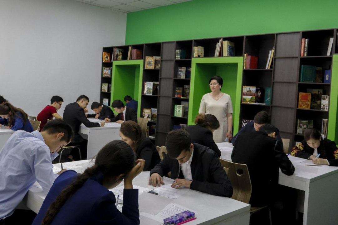 Школьники Согдийской области Таджикистана познакомились с Вышкой